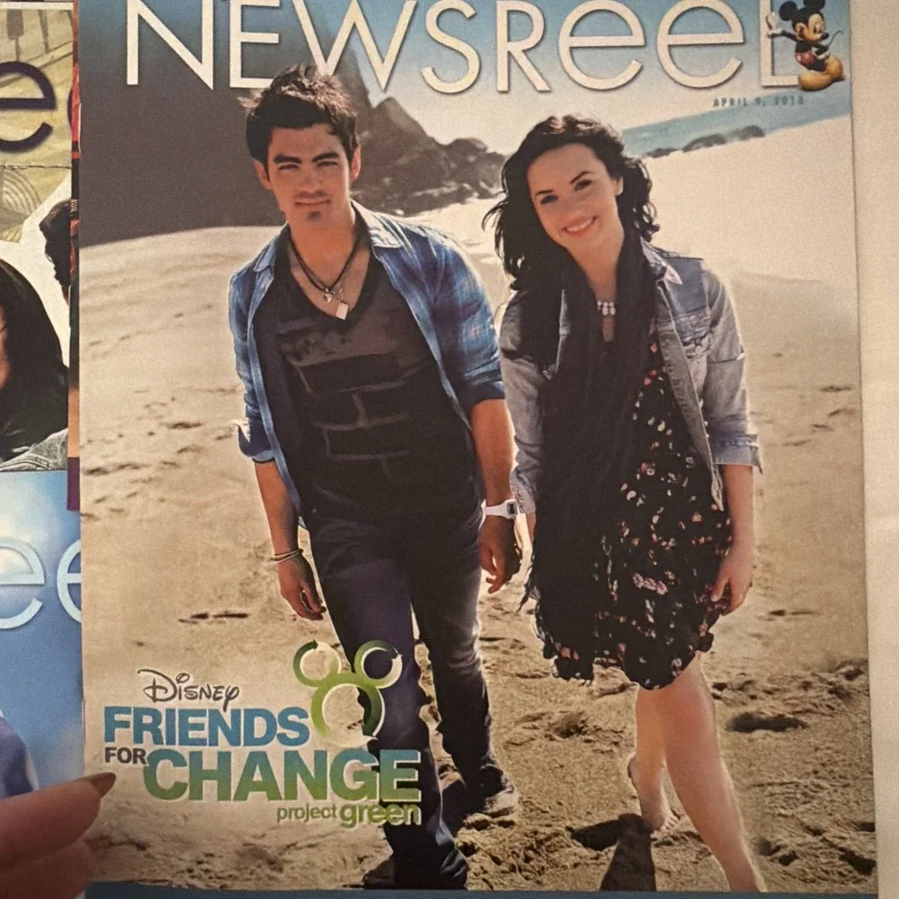 Lot Of 12 Disney Newsreel Newsletter Magazines 2010 Employee‎ Cast Member